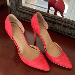 Express Coral 5 in heel
